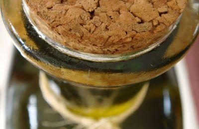HUILE A LA VANILLE, HUILE PIMENTEE, HUILE AU BASILIC MAISON