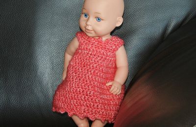 Robe de poupée au crochet
