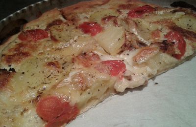 Pizza crème moutardée, poulet, brie