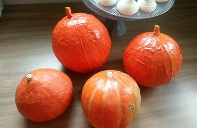 Halloween - Citrouille en papier mâché et recette de meringues fantômes