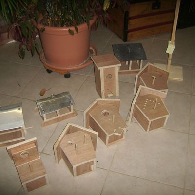 mangeoires et nichoirs en bois et fer 