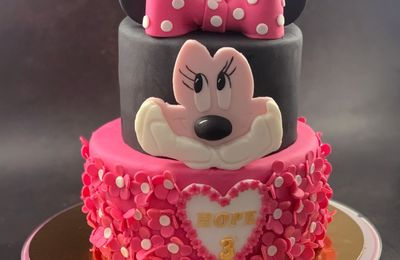 Un gâteau Minnie Mouse et recette de la ganache Kinder