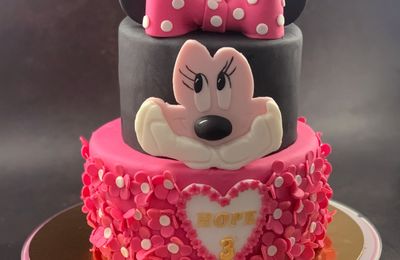 Un gâteau Minnie Mouse et recette de la ganache Kinder