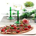 Tarte flambée pois gourmands, tomates cerise, lardons, pignons de pin, basilic