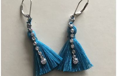 Des boucles d’oreilles blue lagoon et rivière de diamant