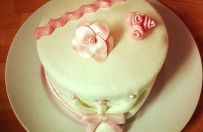 Premier cake design : rose et blanc 