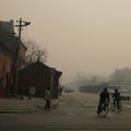 BeiJing/ YongHeGong DaJie/ Brouillard et pollution... As usual...
