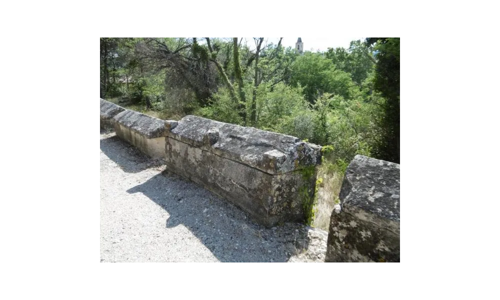 Les sarcophages de Mazan dans le Vaucluse