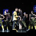 Jolin makes a surprise appearance at Wilber Pan's concert!