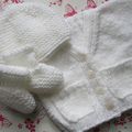 Une layette pour accueillir une petite fille,