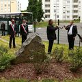 DEVANT LA STÈLE ÉRIGÉE A LA MÉMOIRE DE GEORGES COBAST ET DE FERNAND DRUESNE.