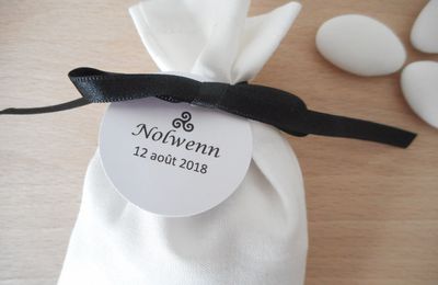 Ballotin à dragées thème Bretagne - Tissu blanc et ruban noir - Mariage & Baptême - étiquette papier personnalisée
