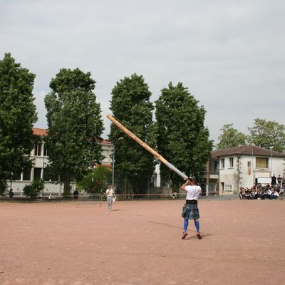 Flashback 1 : Les gros-bras font le show