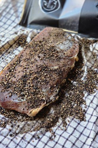 Canard séché et fumé au kamado - @GregCookAndRoll - www.cookandroll.eu