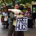 Free hugs : des câlins qui font du bien