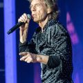Moves Like Jagger : Mick Jagger enflamme la piste dans un bar