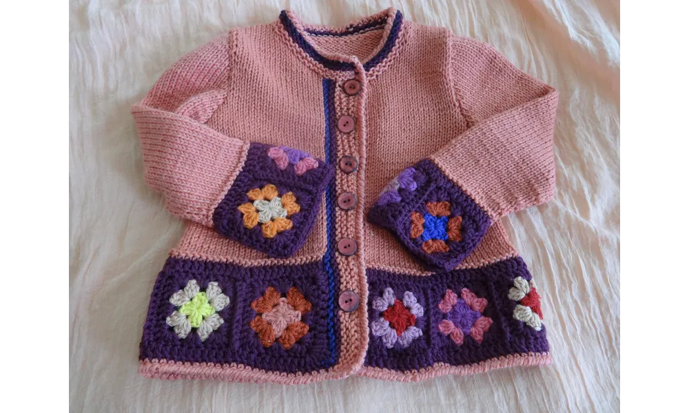 restes de laines + grannies = jaquette taille 2 ans