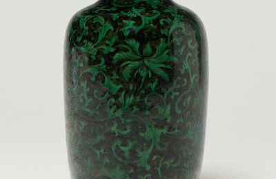 Vase with Stylized Flowers and Leaves, Qing dynasty (1644–1911)