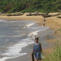 Femme au retour de la pêche - Chutes de la Lobé (Cameroun)