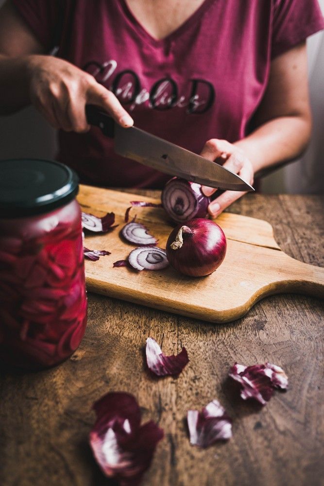 pickles, oignons rouges, aigre doux, thym, vinaigre de cidre, facile, conservation des légumes dans du vinaigre, saumure