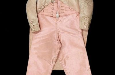 Habit et pantalon ayant appartenu à Louis XVII, vers 1792
