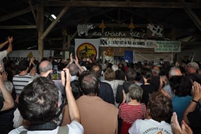 Marie-Monique Robin s'est fait remettre la légion d'honneur