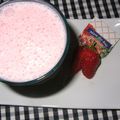 Smoothie lacté à la fraise Mara des bois...et pensées pour les Mamans