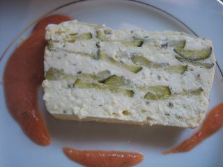 Terrine de courgettes, coulis de tomate au basilic