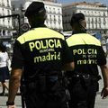 السلطات الأمنية المغربية تعتقل رجل أمن إسباني بباب سبتة و تطلق سراحه وجدت وثائقه المسروقة في سيارة محملة بالمخدرات