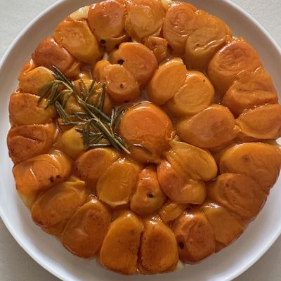 Tarte tatin aux abricots et romarin