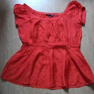 Haut rouge Etam taille 40 (taille plutot petit)