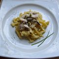 SPAETZLE, PÂTES ALSACIENNES, SAUCE à LA VOLAILLE ET AU VIN BLANC.