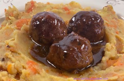 Stoemp poireau-carotte et boulettes de viande en sauce