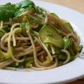 Poêlée de spaghetti aux courgettes à l'indienne (recette 100% végétarienne)