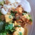 Poulet curry-coco et bananes aux amandes