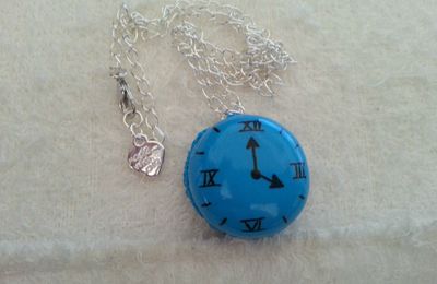 bijoux collier sautoir macaron horloge en fimo