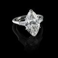 Harry Winston, Bague Bague en platine ornée d'un diamant taillé en navette