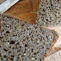 Pain au chanvre, graines et farine de Cannabis sativa