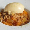 Crumble pomme/abricot/mandarine & glace aux fruits exotiques