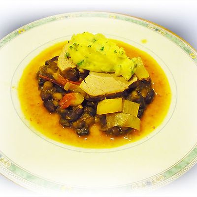 Mignon de porc aux 10 légumineuses sur lit de poireaux et fenouil, quenelle de purée Patidou au persil plat 