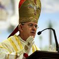  Mgr Athanasius Schneider commente l'arrêt de la célébration publique de la messe