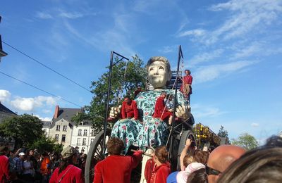 Voilà une vidéo perso de royal de luxe à Nantes le weekend dernier!