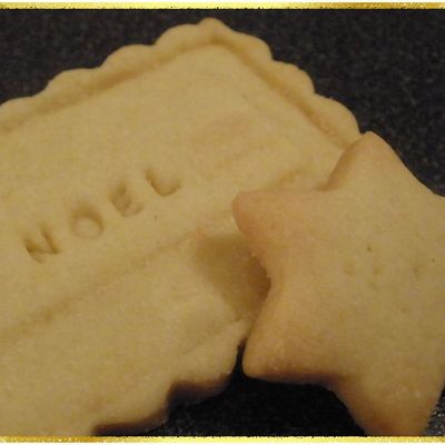 Biscuits de Noël : au beurre avec la Brigitte keks !! 