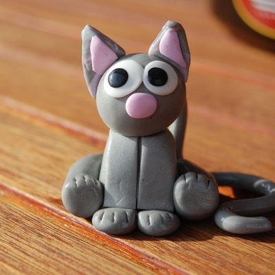 mes créations fimo...petit chat gris oreilles roses