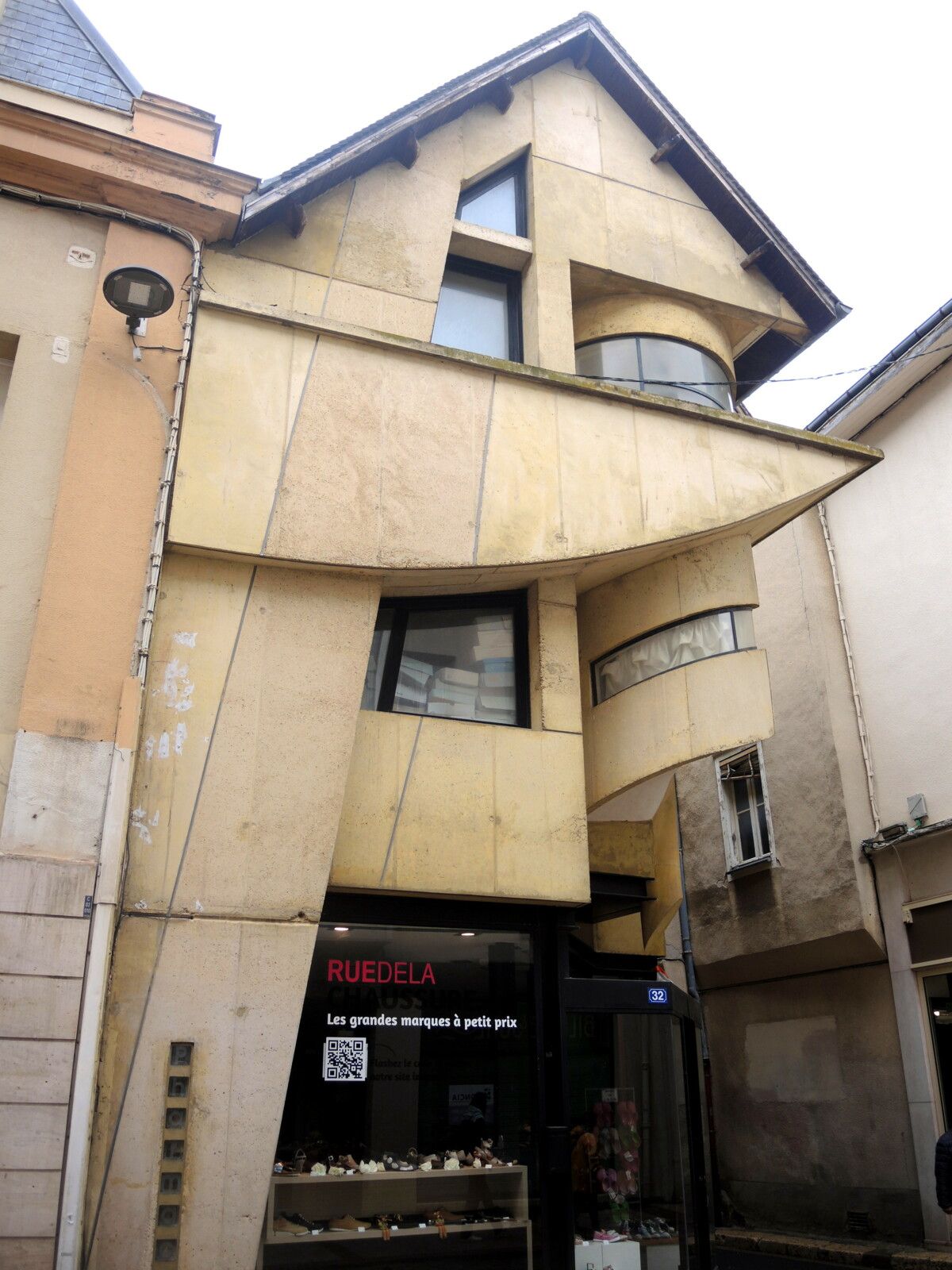 Chartres, rue piétonne, immeuble (28)
