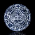 A blue and white phoenix and dragon Kraak porcelain charger, Wanli Period (1573-1620)
