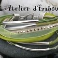 Bracelet multirangs et multimatières de cuir, daim, daim à strass, organza, chaîne boule tons vers anis, vert d'eau 