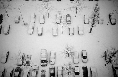 Paysage urbain sous la neige