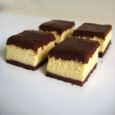 Des petits carrés de cheesecakes au chocolat, pour s'y remettre.