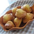 Madeleines à l'orange et aux pignons de pin 